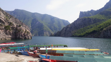 Le lac de Koman et la rivière Shalla